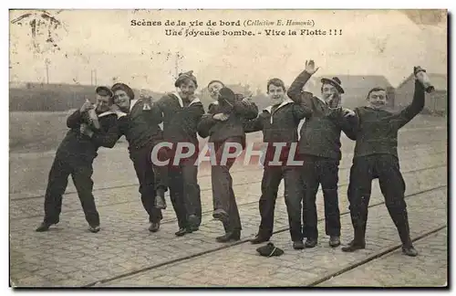 Cartes postales Bateau Scenes de vie a bord Une joyeuse bombe Vive la Flotte Marins