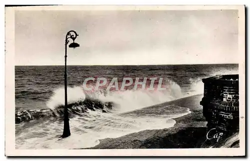 Cartes postales moderne Houlgate La Digue Par Gros Temps