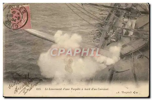 Cartes postales Bateau Le lancement d'une torpille a bord d'un cuirasse