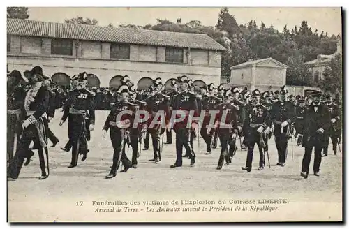 Ansichtskarte AK Bateau Funerailles des victimes de l&#39explosion du cuirasse Liberte Arsenal de terre Les amira