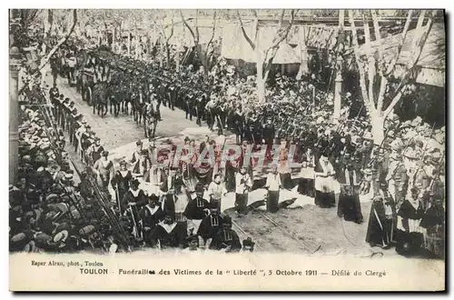 Cartes postales Bateau Toulon Funerailles des victimes du Liberte Defile du clerge