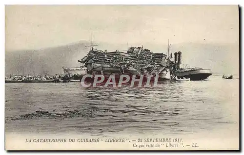 Ansichtskarte AK Bateau Guerre Catastrophe du Cuirasse Liberte Ce qui reste du Liberte