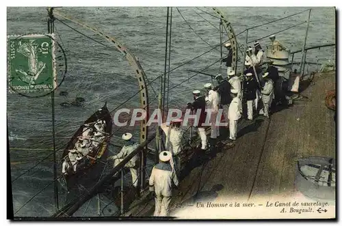 Cartes postales Bateau Guerre Un homme a la mer Le canot de sauvetage