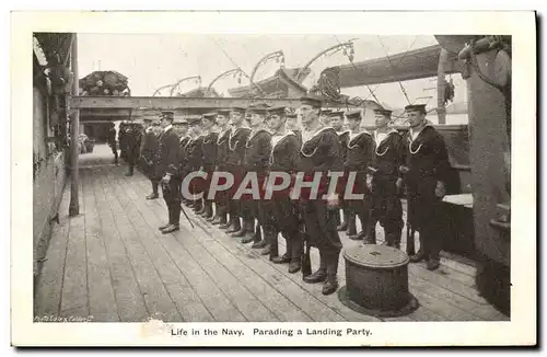 Cartes postales Bateau Guerre Life in the Navy Parading a landing party