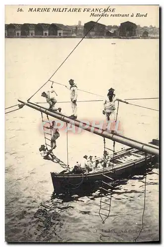 Cartes postales Bateau Guerre Matelots rentrant a bord