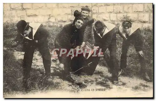 Cartes postales Bateau Guerre Marins en bordee