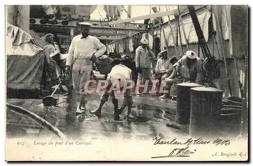 Cartes postales Bateau Lavage du pont d&#39un cuirasse