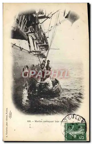 Cartes postales Bateau de guerre Marins nettoyant leur navire