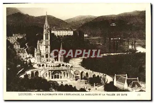 Ansichtskarte AK Lourdes Vue plongeante sur l&#39esplanade la basilique et la vallee du Gave