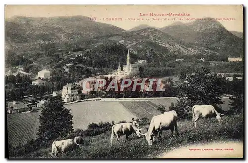 Ansichtskarte AK Les Hautes Pyreness Lourdes Vue sur la basilique et les montagnes environnantes Vaches