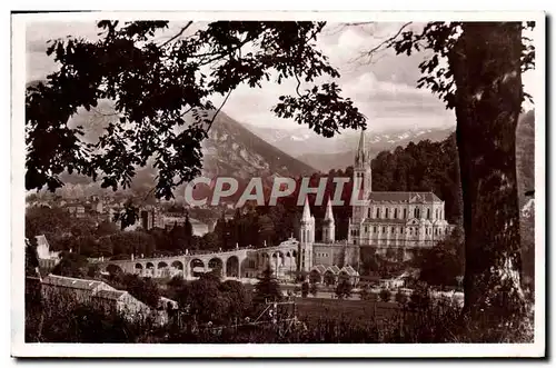 Cartes postales Lourdes La basilique et le Pic du Jer