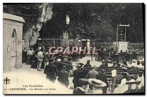 Cartes postales Lourdes Les Malades a la Grotte