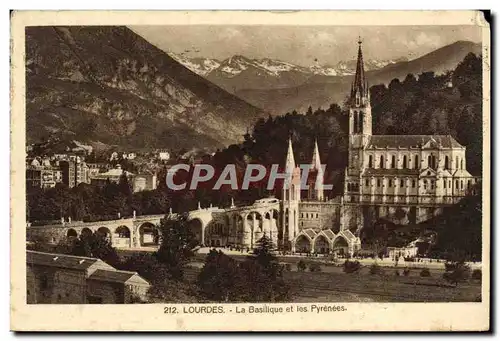 Cartes postales Lourdes Basilique et le Pyrenees