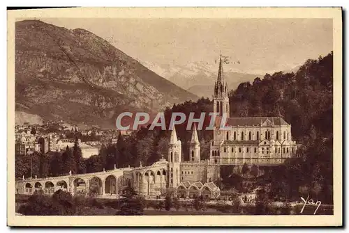 Cartes postales Lourdes La basilique et les montagnes