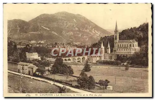 Cartes postales Lourdes La Basilique la Ville et le Pic du Jer