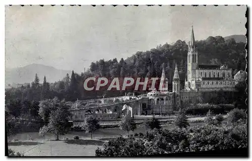 Cartes postales moderne Lourdes La Basilique Vue laterale