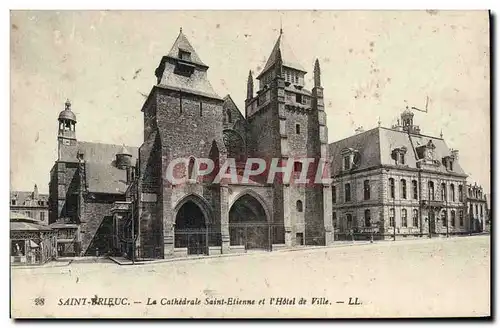 Ansichtskarte AK Saint Brieuc La Cathedrale Saint Etienne et l&#39hotel de ville