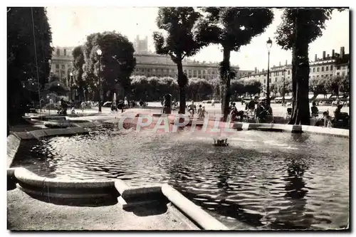 Cartes postales moderne Lyon Les Bassins de la Place Bellecour