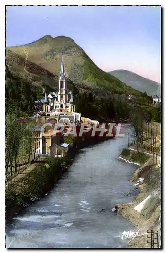 Cartes postales moderne Lourdes La Basilique Et le Gave