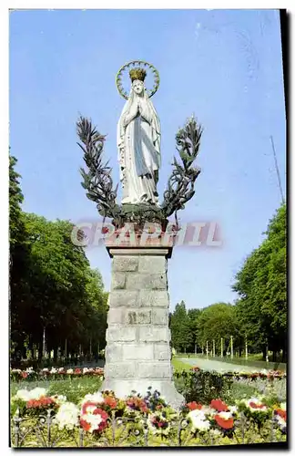 Cartes postales moderne Lourdes La Vierge Couronnee