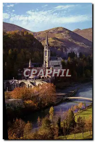 Cartes postales moderne Lourdes La Basilique et le Gave de Pau