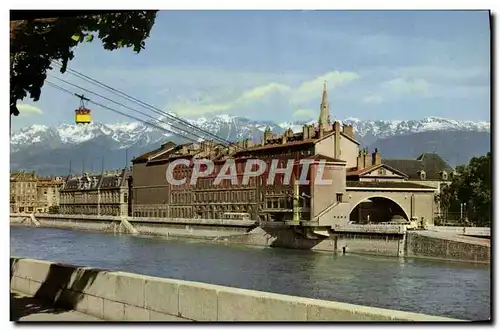 Cartes postales moderne Grenoble Les Quais de L&#39Isere le telepherique de la Bastille et la chaine de Belledonne