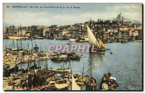 Cartes postales Marseille Un Coin du Vieux Port et ND de la Garde Bateaux