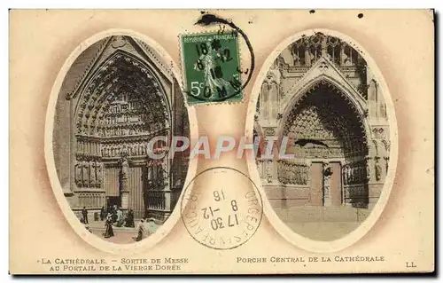 Cartes postales La Cathedrale Sortie De Messe au portail de la vierge doree