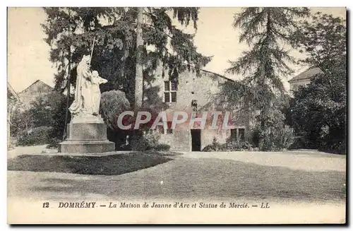Cartes postales Domremy La Maison De Jeanne D&#39Arc Et Statue De Mercie