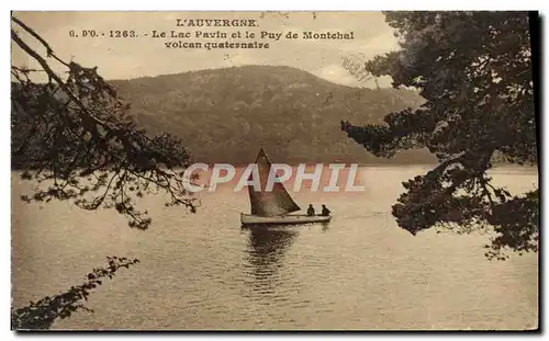 Ansichtskarte AK L&#39Auvergne Le Lac Pavin Et Le Puy De Montchal volcan quaternaire