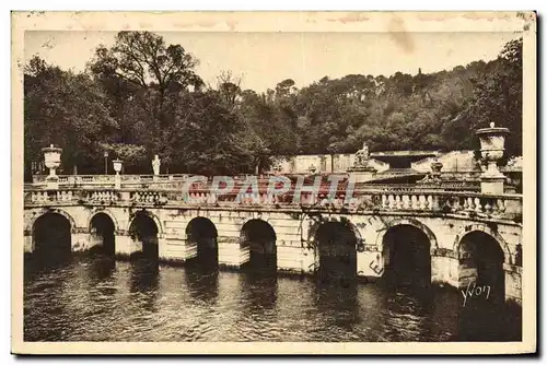 Ansichtskarte AK Nimes Jardin De La Fontaine Les Bains Romains