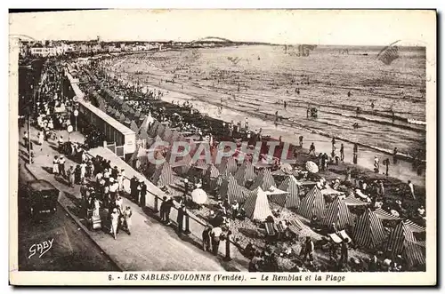 Cartes postales Les Sables D'Olonne Le Remblai et la Plage