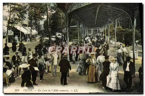 Cartes postales Vichy Un Coin De I&#39Allee Couverte