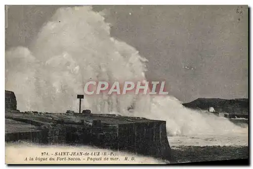 Ansichtskarte AK Saint Jean De Luz A la Digue du Fort Socoa Paquet de mer