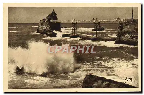 Cartes postales Biarritz Le rocher de la Vierge par grosse mer