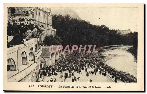 Cartes postales Lourdes La Place de la Grotte et le Gave