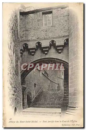 Cartes postales Abbaye Du Mont Saint Michel Pont fortifie dans la cour de l'eglise