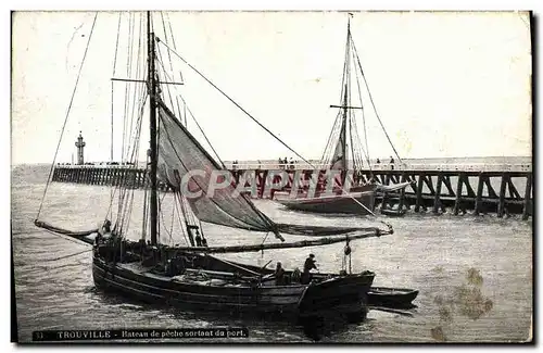 Cartes postales Trouville Bateau de peche sortant du port