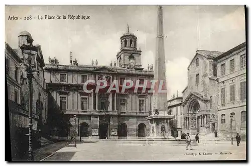 Cartes postales Arles La Place de la Republique