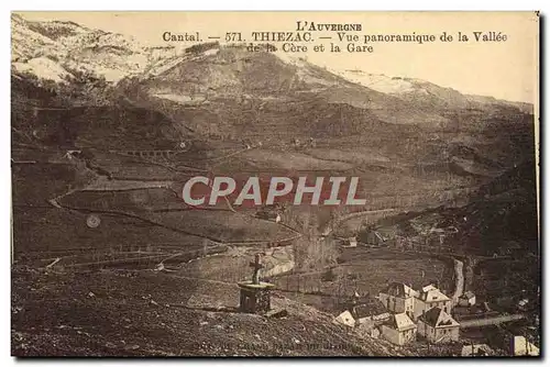 Ansichtskarte AK Thiezac Vue Panoramique de la Vallee de la Cere et la GAre