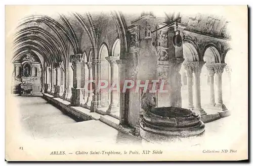 Cartes postales Arles Cloitre Saint Trophisme Le Puits