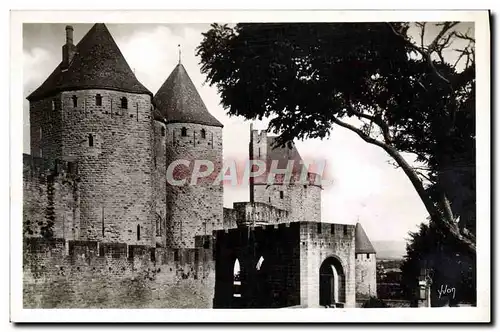 Cartes postales Carcassonne La Cite Entree de la porte Narbonnaise Le pont levis