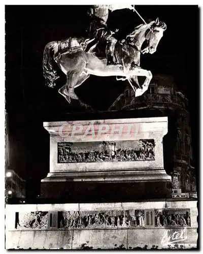 Cartes postales moderne Orleans Statue de Jeanne d&#39Arc illuminee Place du Martroi