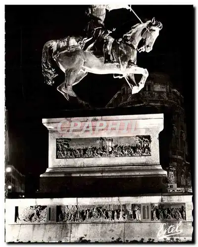 Cartes postales moderne Orleans Statue de Jeanne d'Arc illuminee Place du Martroi