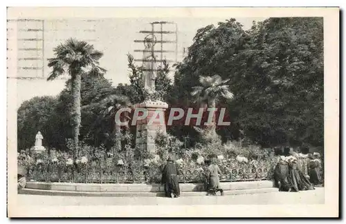 Cartes postales Lourdes La vierge couronnee