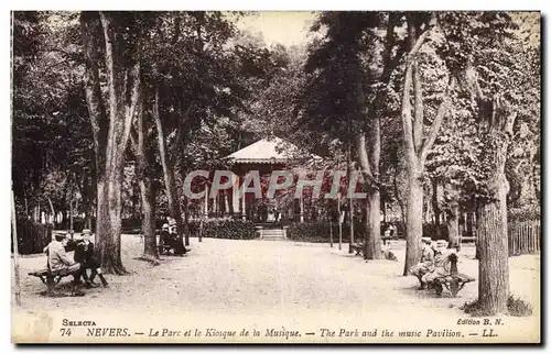 Ansichtskarte AK Nevers Le Parc et le Kiosque de la Musique