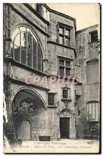 Cartes postales L&#39Auvergne Pittoresque Riom Hotel de Ville Cour interieure L&#39escalier