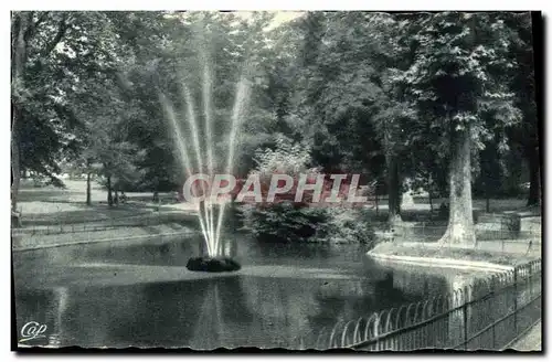 Ansichtskarte AK Vichy Dans le Parc