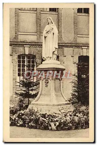 Ansichtskarte AK Lisieux Statue de Sainte Therese de l&#39enfant Jesus dans la cour d&#39entree du carmel de Lisi