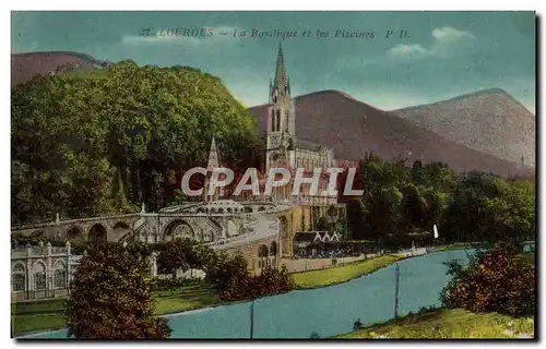 Cartes postales Lourdes La Basilique Et Le Piscines